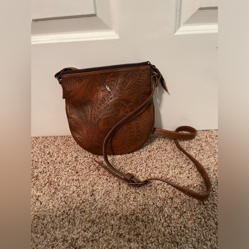 I’ll Saldivar Leather Crossbody Purse
